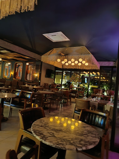 Aqua Lounge Bar & Restaurant