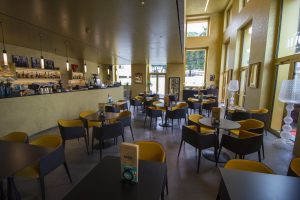 Movie – Restaurant & Lounge